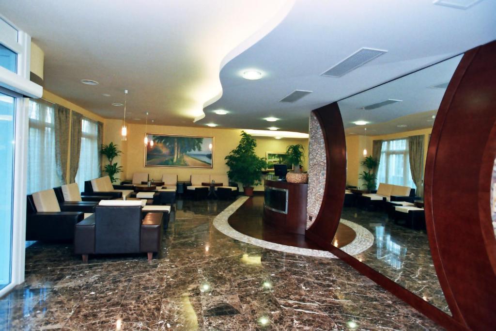 Hotel Savus สลาวอนสกีบรอด ภายนอก รูปภาพ