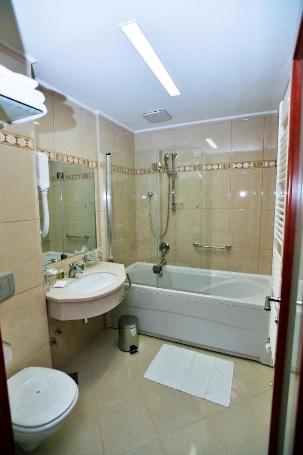 Hotel Savus สลาวอนสกีบรอด ห้อง รูปภาพ