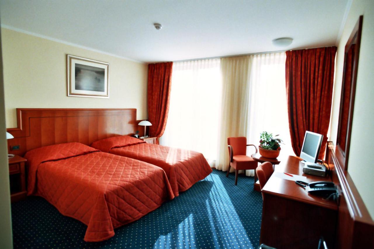 Hotel Savus สลาวอนสกีบรอด ห้อง รูปภาพ