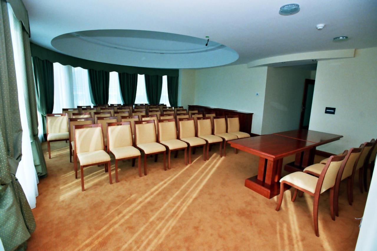 Hotel Savus สลาวอนสกีบรอด ภายนอก รูปภาพ